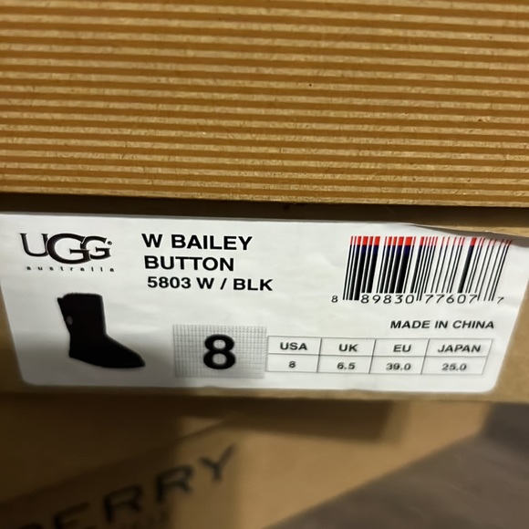 UGG boots - Picture 3 of 3